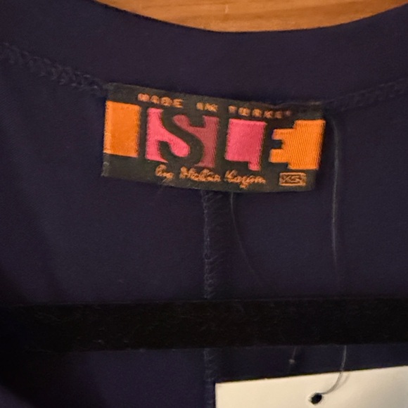 Isle NWT Sleeveless Navy Dress side pockets, stretchy size XS - Picture 3 of 7